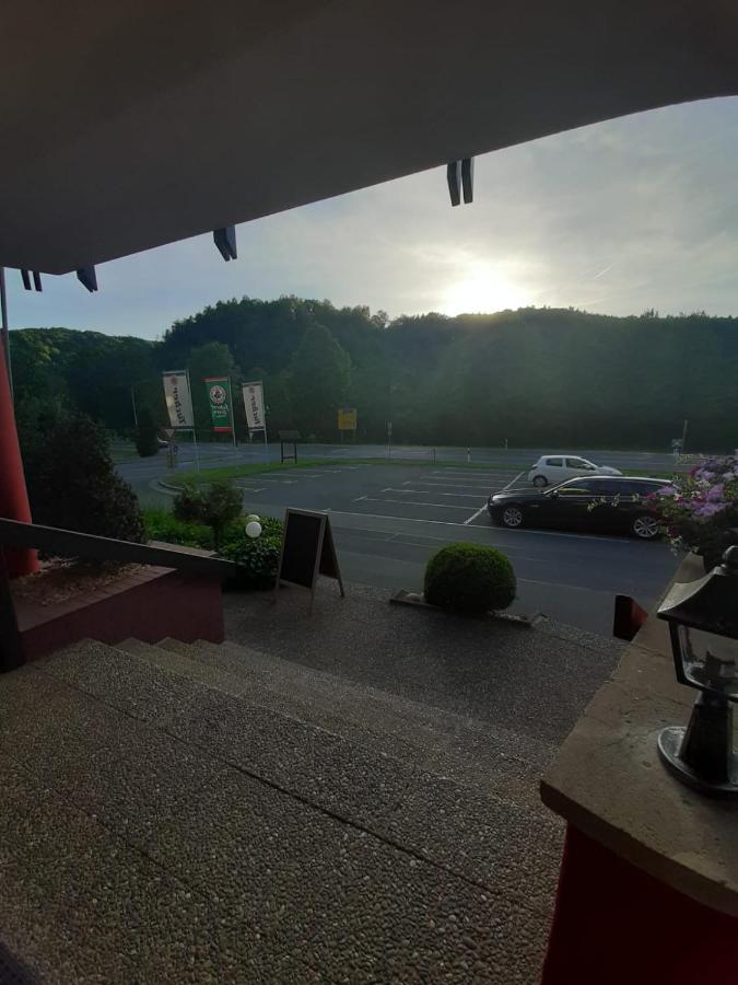 Hotel Landgasthof Frankenstern Goessweinstein Exterior foto